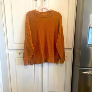 aerie sweater, size medium but oversized, never worn and really good condition!!
